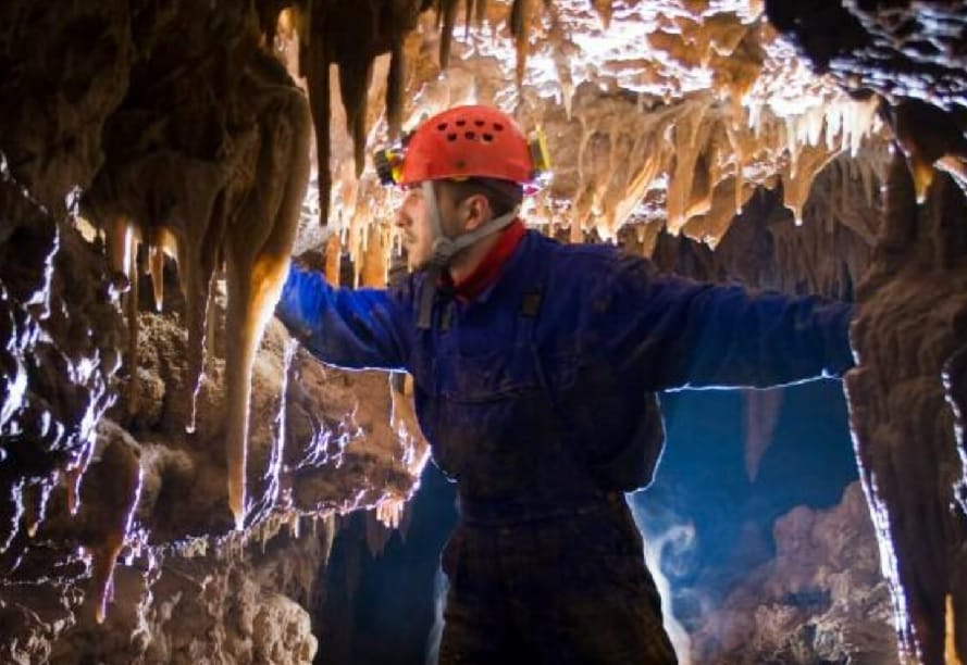 Două stagii naționale de speologie în Ardeal, în Cheile Ribicioarei și în campingul Valea Iarului