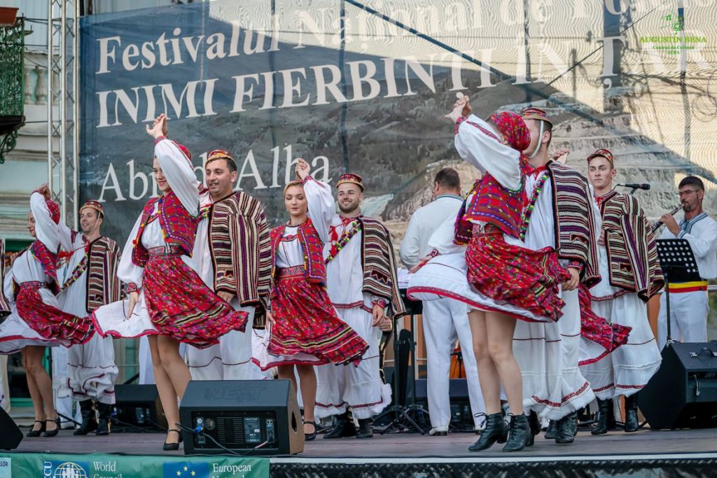 22 de concurenți din 12 județe se vor întrece la Festivalul Național de Folclor din Abrud, „Inimi fierbinți în Țara de Piatră”