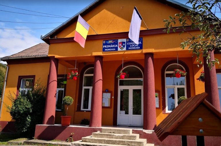 Primăria din Moneasa a scos la concurs un loc de muncă: Ce condiții trebuie să îndeplinească candidații?