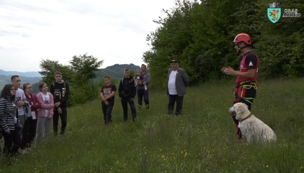 Salvamontiștii din Alba au invitat copiii din Abrud în Masivul Vulcan să cunoască provocările muntelui