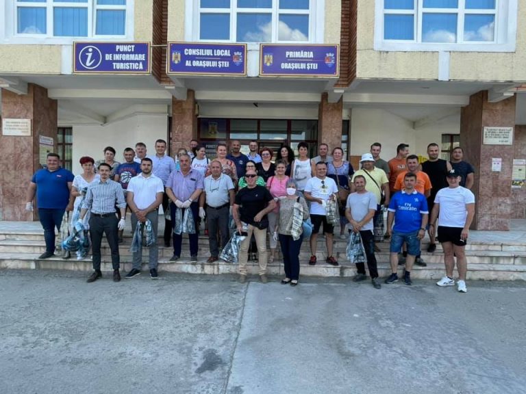 Angajații de la primăria din Ștei, SC Solceta SA și pompierii din Ștei au ecologizat zona stației de epurare și poligon Ștei