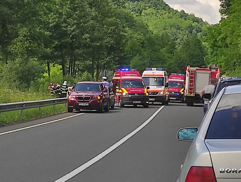 Șoferul implicat în accidentul de la Vălișoara, de pe DN 76, este un brădean de 36 de ani care ar fi dormit la volan