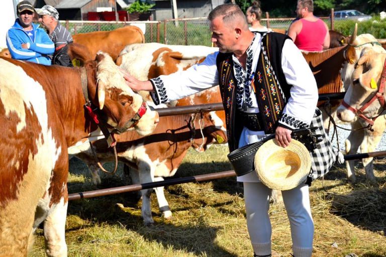 Senatorul Matieș, prezent la Târgul de Animale de la Câmpeni: Am fost alături de fermierii și producătorii care au venit la Câmpeni