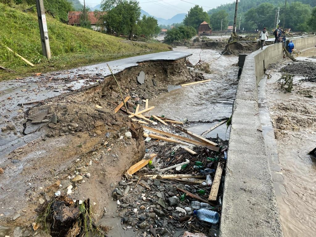 FOTOGRAFII cu APOCALIPSA din OCOLIȘ și POȘAGA: Precipitații istorice – 223 l/mp în 5 ore pe Valea Ierii!