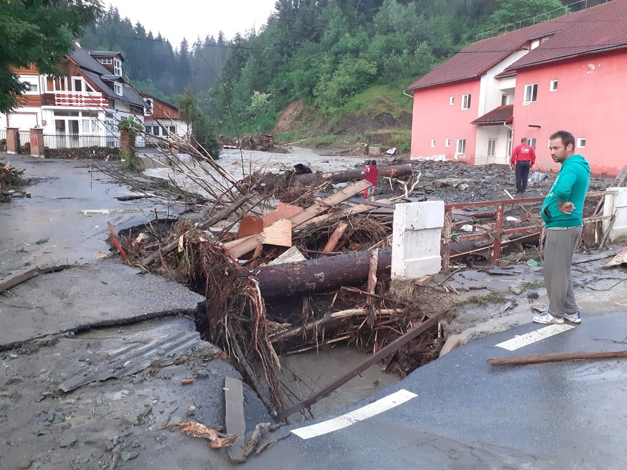 DN 74A Abrud-Câmpeni încă este BLOCAT după viitura de ieri: CNAIR a anunțat rute ocolitoare!