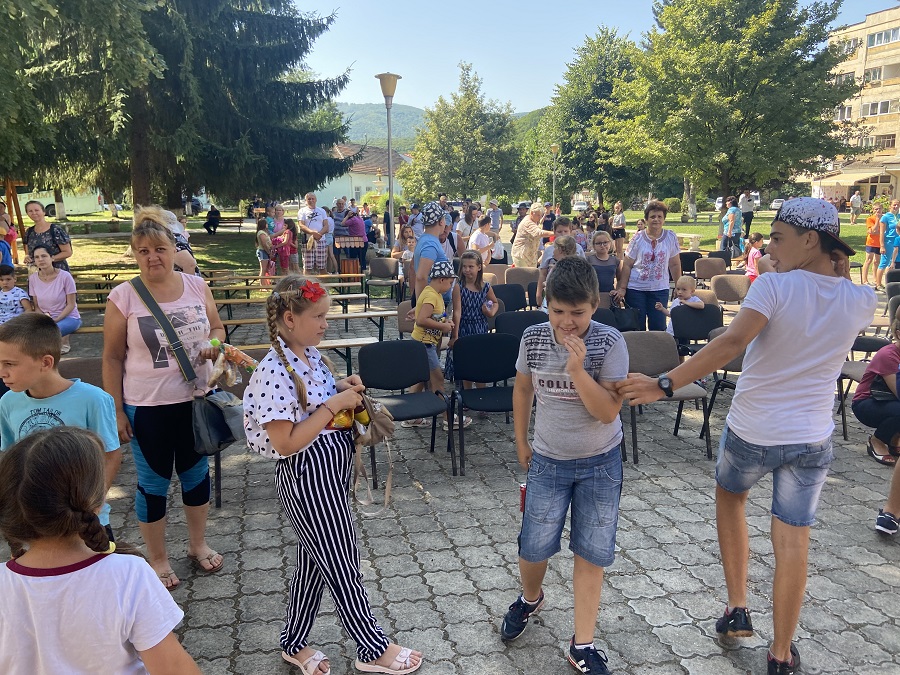 Treizeci de copii și învățători din Republica Moldova s-au aflat, timp de cinci zile, într-o tabără din Vața de Jos, Țara Zarandului