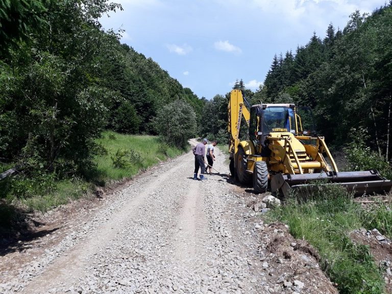 Consiliul Județean Cluj a demarat lucrări de întreținere pe drumul județean de interes turistic 103J Vlădeasa