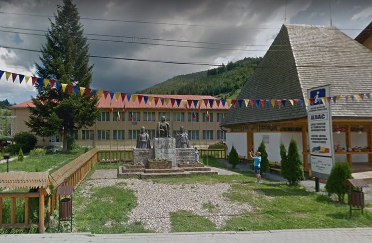 Liceul Tehnologic „Țara Moților” din Albac va fi dotat cu echipamente digitale moderne