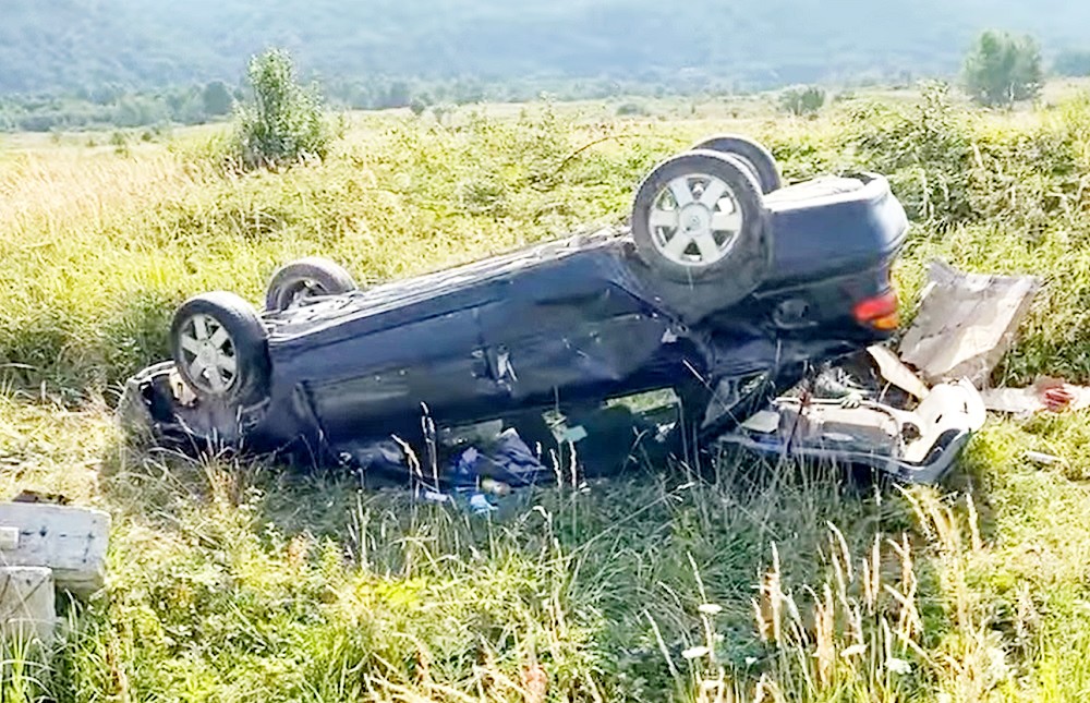 Accident pe DN76 între Lunca și Vașcău: Un bărbat din zona Ștei a aterizat cu mașina în afara carosabilului