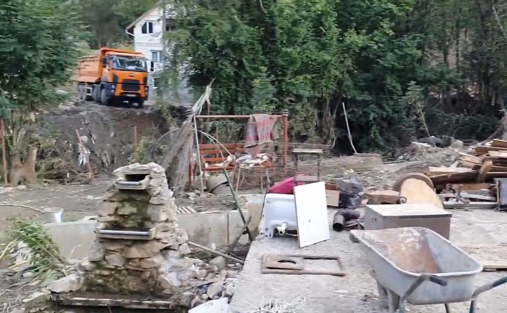 (VIDEO) O muncă de o viață dusă pe apa Sohodolului! Haideți să dăm o mână de ajutor!