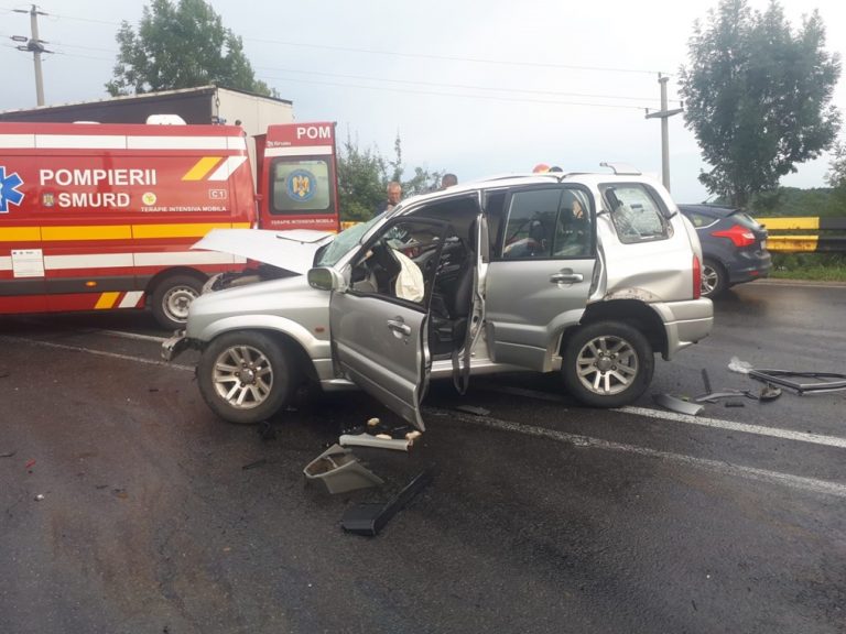 Pompierii din Aleșd au salvat victimele unui accident rutier produs pe DN1 E60, în Piatra Craiului