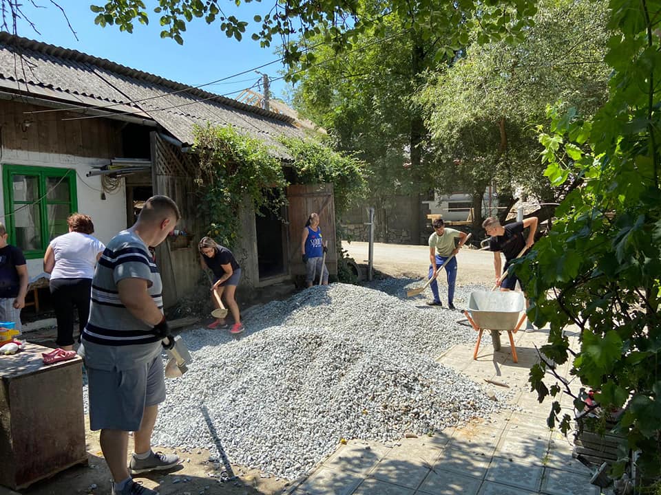 SOS Munții Apuseni: Mii de persoane au donat bunuri materiale și bani celor loviți de inundații din Apuseni