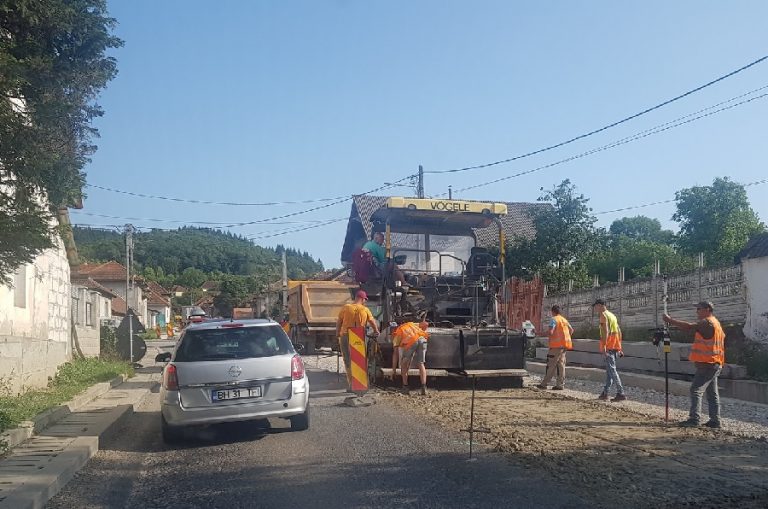 Pe DN76, între Oradea și Deva, mai există doar patru semafoare: Unul la podul de la Cărpinet, două la Criștioru de Jos și unul la ieșirea din Leasa!