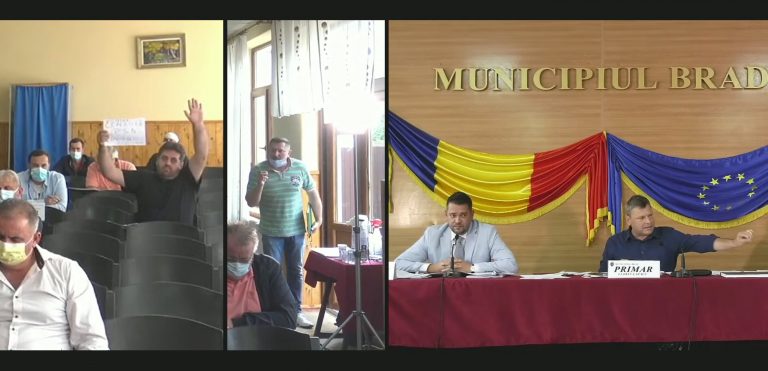(VIDEO) Rupere de nori în Consiliul Local Brad: Replici DURE între Bolojan – Matei – Cazacu. Dorin Sorin David a părăsit sala!