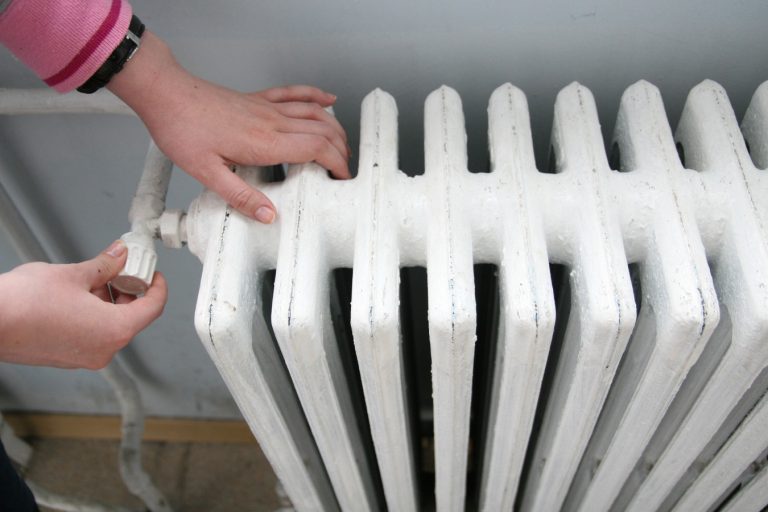 Iarnă SCUMPĂ pentru brădeni! Raul Matei: Cu 23% se va majora prețul energiei termice pentru brădeni