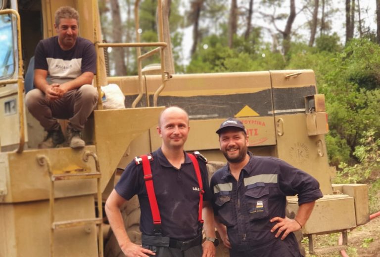 Un pompier din Brad, maiorul Claudiu Bibarţ, face parte din echipa de salvatori români care intervine în Grecia