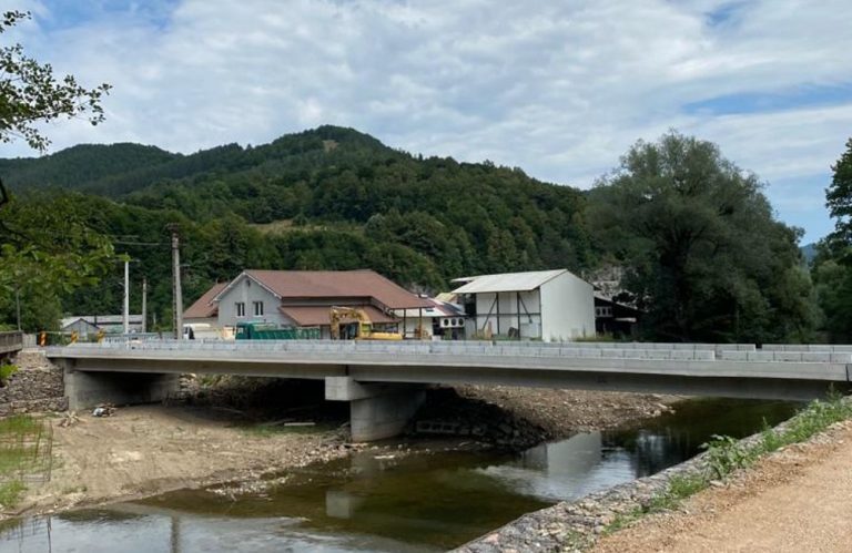 Lucrările la podul peste râul Crișul Repede din localitatea Bulz sunt aproape finalizate