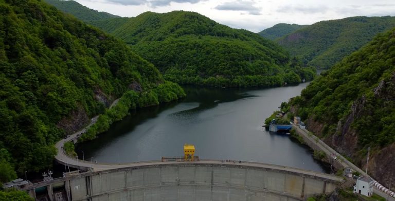 Filmare 4k spectaculoasă cu DRONA pe TARNIȚA, cel mai frumos lac din România!