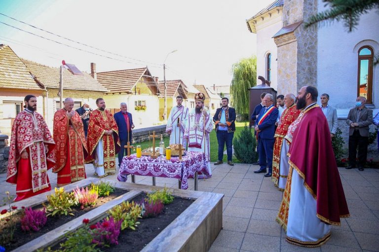 (VIDEO) Cuvântul de învățătură al Părintelui Benedict Bistrițeanul la Catedrala Moților din Huedin