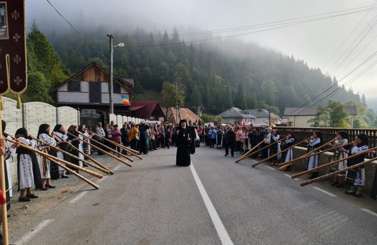 ÎPS Arhiepiscop Irineu a oficiat slujba de resfințire a vechii biserici parohiale din Gârda