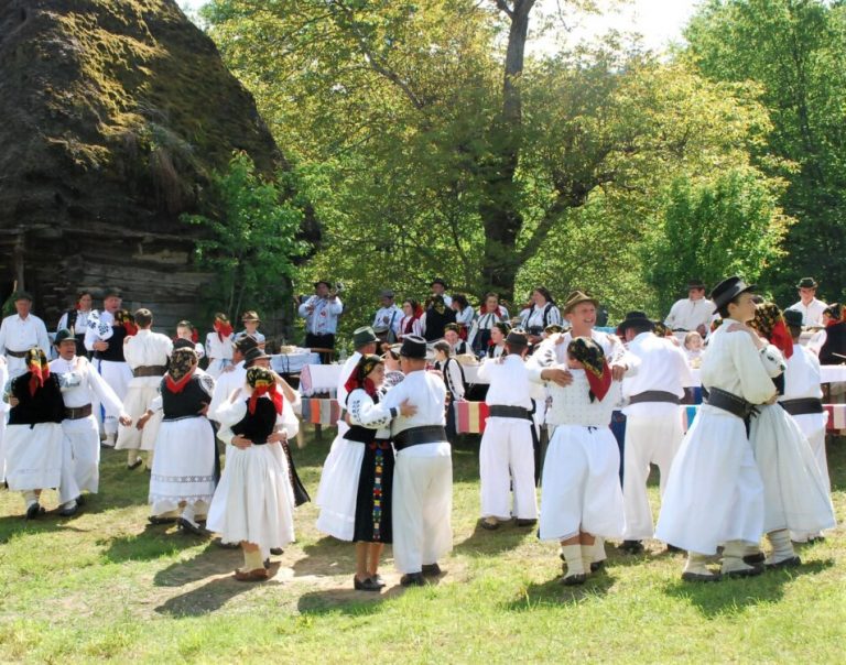 Muzică și jocuri tradiționale, în Muzeul „Octavian Goga” din Ciucea