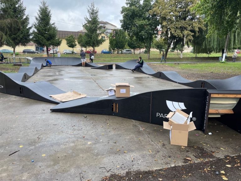 START la distracție în Beiuș pe noul circuit de pump-truck din parcul Vasile Lucaciu de pe lângă Valea Nimăieștilor