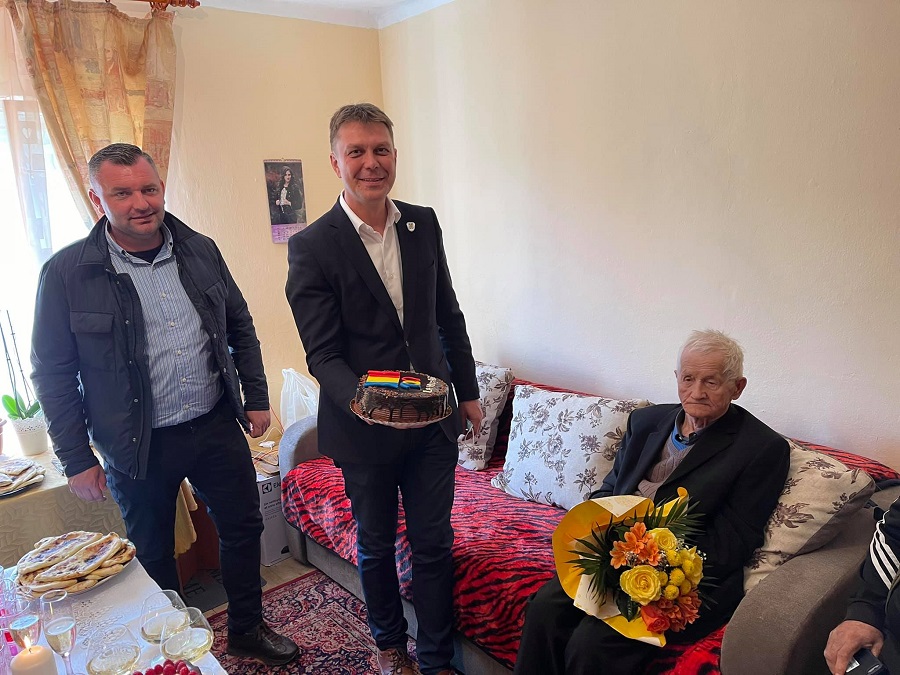 (VIDEO) Ioan Jurca din Abrud, erou în cel de-al II-lea Război Mondial, a împlinit 100 de ani: Cum a fost pe front în Rusia?