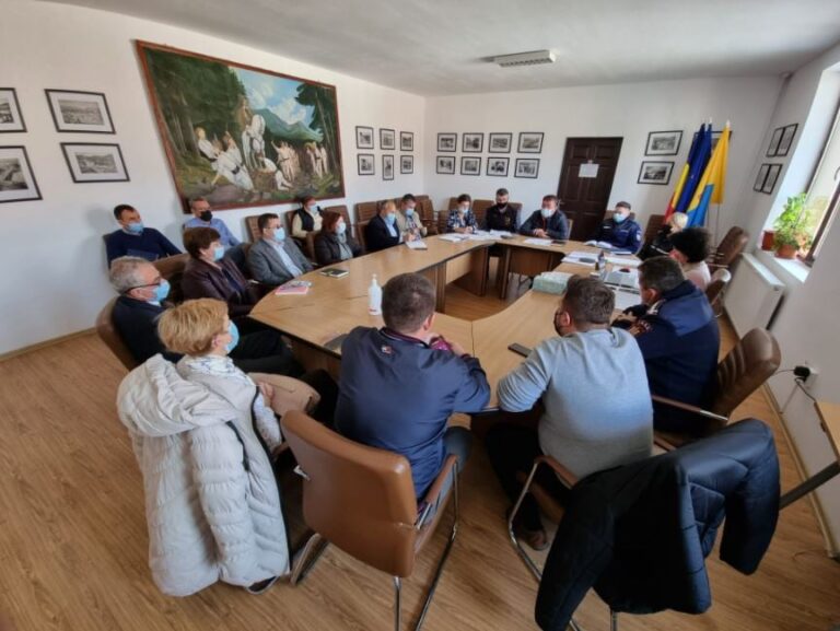 Comitetul Local pentru Situaţii de Urgenţă s-a întrunit la Câmpeni: Ce măsuri anti COVID-19 au decis oficialii?