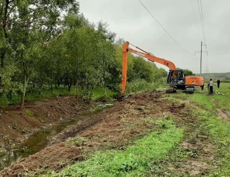 A fost finalizată decolmatarea pe râul Crișul Repede, în Șaula