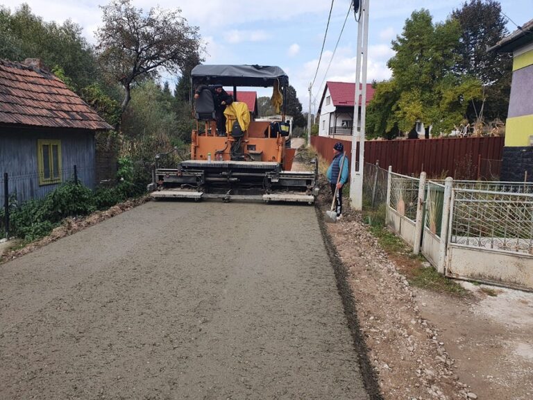 Consiliul Județean Cluj derulează lucrări de întreținere, cu asfaltare pe sectoare, pe drumul județean 103Z Micești