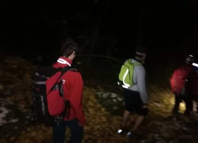 Salvamontiștii din Apuseni au salvat trei turiști rămași blocați în zona montană Sălciua