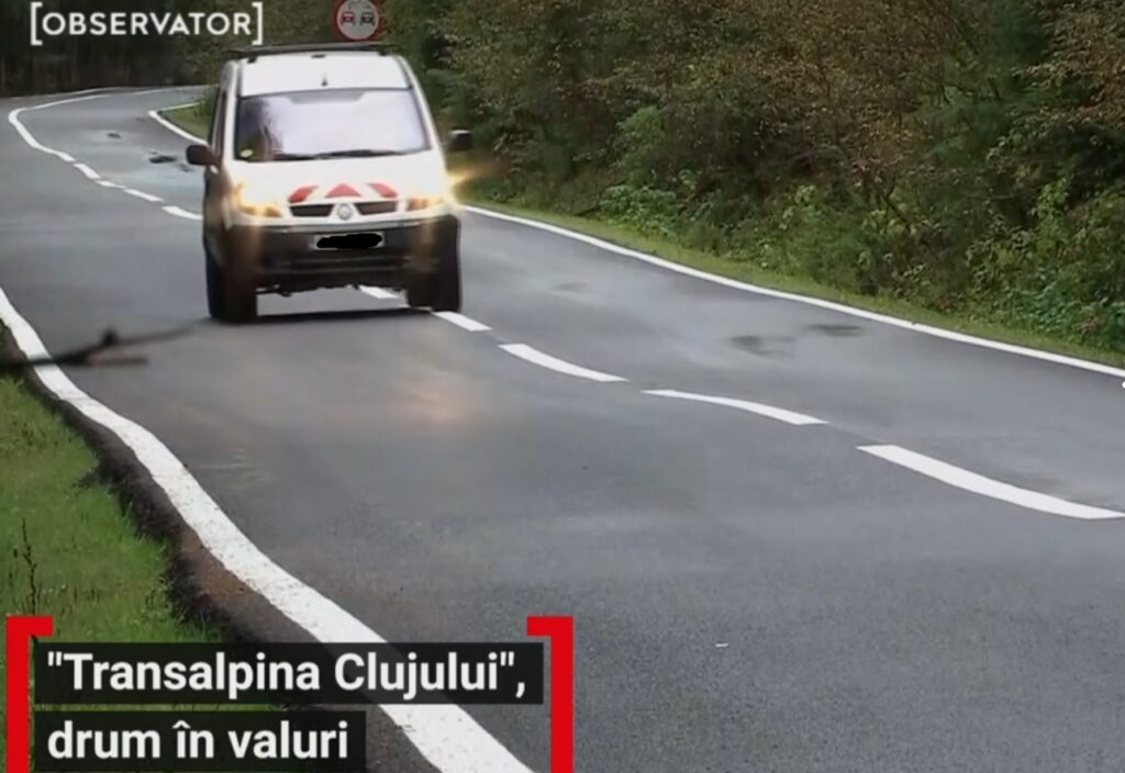 TRANSURSOAIA este plină de denivelări: Asfaltarea a fost făcută în bătaie de joc!