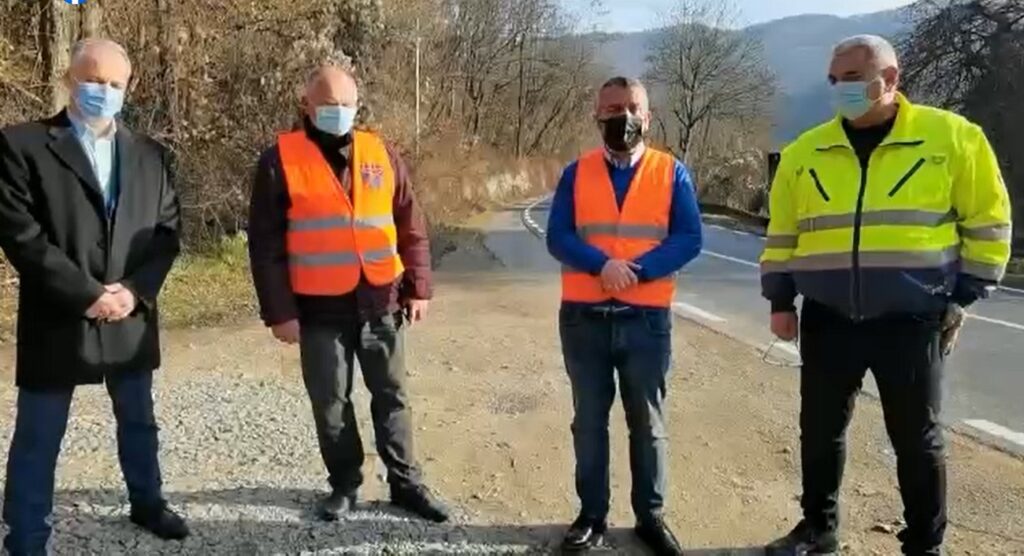 (VIDEO) Prefectul de Alba și Eugen Cecan au anunțat că asfaltarea DN 75, Bistra – limita județ Cluj, a fost finalizată