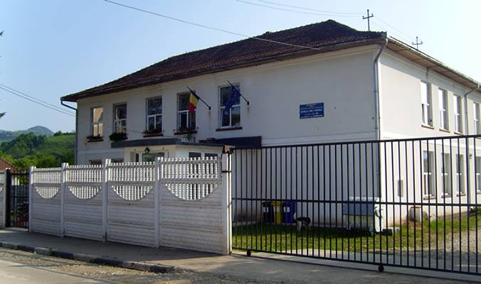 Şcoala Gimnazială din Băița a scos la concurs un post de administrator financiar și unul de șofer: Care sunt condițiile de participare la concurs?