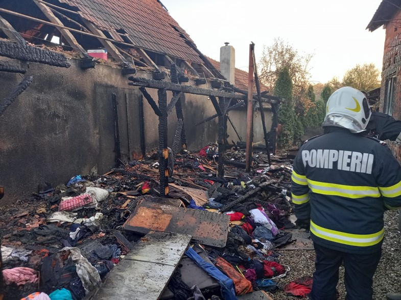Pompierii din Aleșd au stins un incendiu la o anexă din cadrul unei gospodării situate în Peștiș