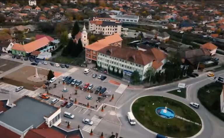 (VIDEO) Investiții importante în Sebiș, de la drumurile din Prunișor, Sălăjeni și Donceni, la Muzeul Țării Zarandului! Feieș: „Vrem să avem un oraș fără gropi”