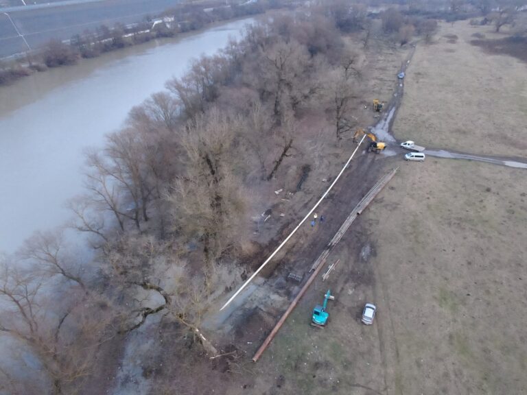 Au fost finalizate lucrările la subtraversarea râului Mureş pentru conducta de gaz metan Mintia-Brad