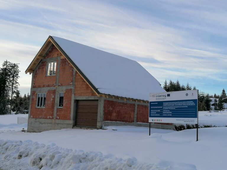 Lucrările la cele două centre medicale de urgență din Munții Apuseni, de la Stâna de Vale și Padiș, avansează