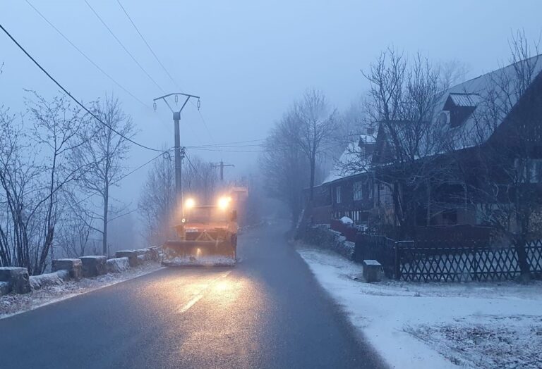 366 de tone de material antiderapant s-au folosit pe drumurile din zona Apuseni – Huedin – Gilău