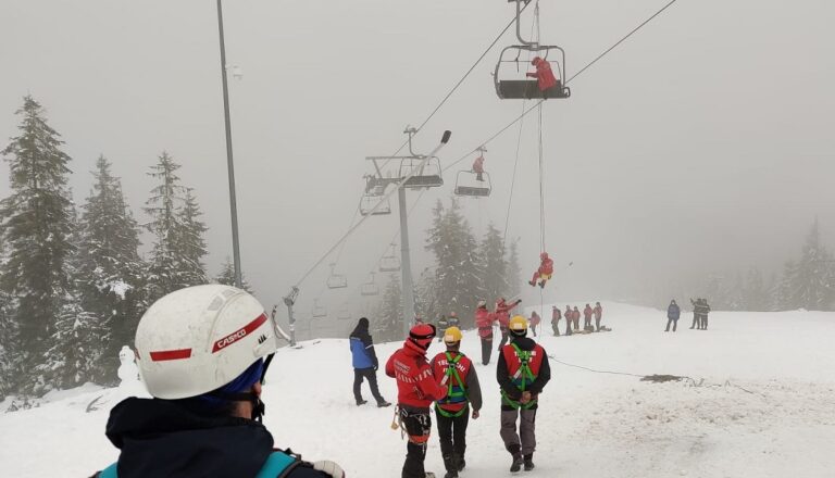 Jandarmii montani clujeni au participat la un exerciţiu de intervenţie în Mărişel, alături de salvamontişti și cei de la ISU Cluj