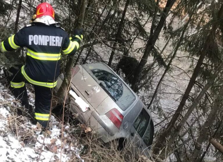 Accident pe DN75, în zona Vadu Moților: O mașină a ajuns în albia Arieșului!