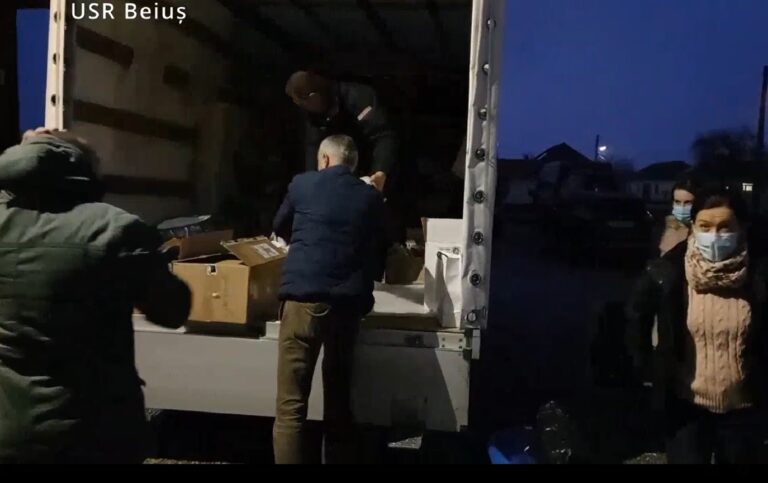 (VIDEO) Gest de omenie făcut de cei de la USR Beiuș, de sărbători