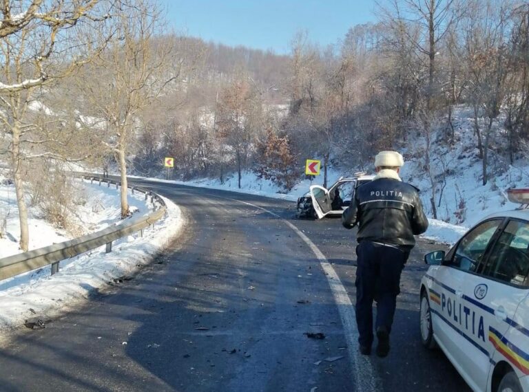 Se confirmă! Un camion a lovit mașina de poliție pe DN74, în Zdrapți! Cei doi polițiști sunt la urgențe!