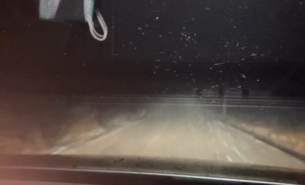 (VIDEO) Drumul Căpușu Mare – Râșca – Beliș era înzăpezit noaptea trecută