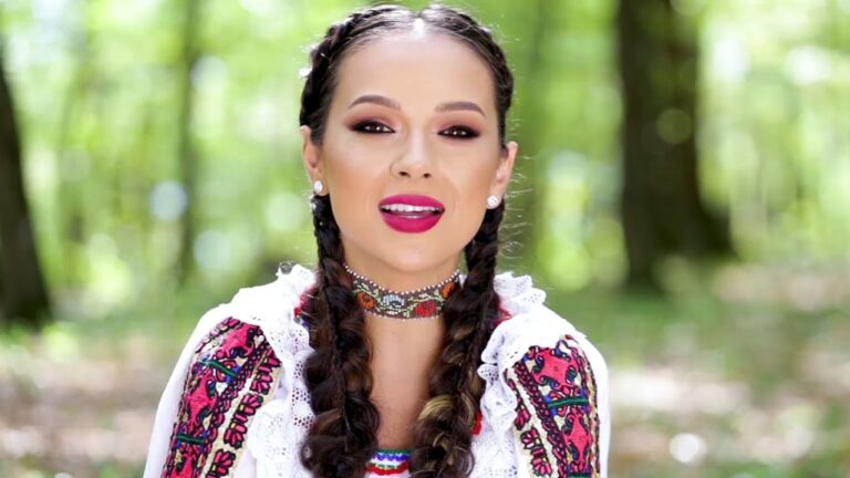 Vlăduța Lupău a ajuns de urgență la spital, la începutul lui 2022: Se pare că artista este epuizată!