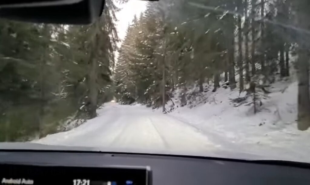 (VIDEO) Atenție șoferi: DN 1R Poiana Horea – Mătișești este închis iarna!