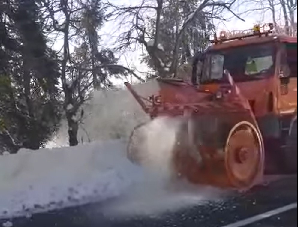 (VIDEO) Intervenție a DRDP Cluj pentru îndepărtarea zăpezii de pe DN75, din Bihor