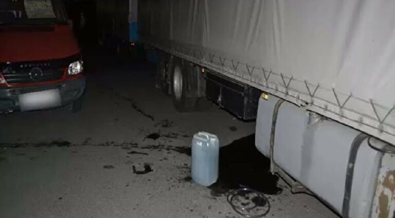 Un bărbat din Zlatna a fost prins, în flagrant delict, în timp ce fura combustibil, de la un TIR