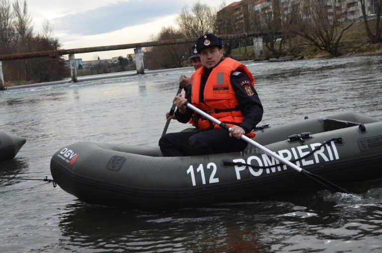 Echipamente noi pentru misiunile de salvare în mediul acvatic desfășurate de pompierii bihoreni