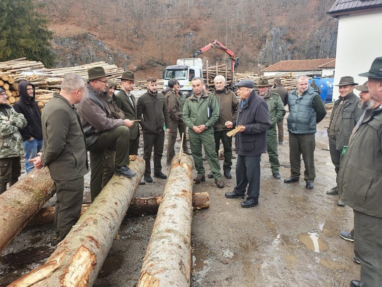 Personalul silvic din Bihor a fost instruit la Ocolul Silvic Remeți, din Apuseni, cu tema protecția pădurilor